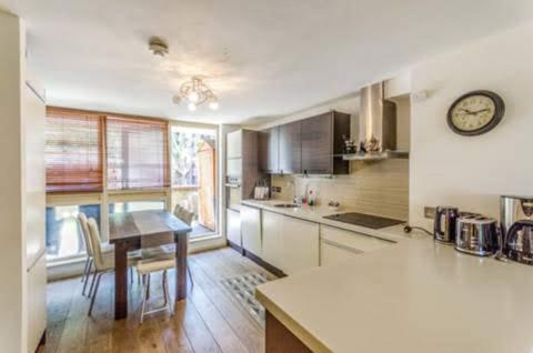 Appartamento Super Beautiful Three Bedroom *