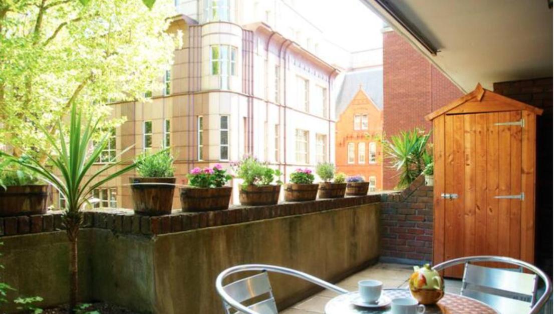 Super Beautiful Three Bedroom Londra