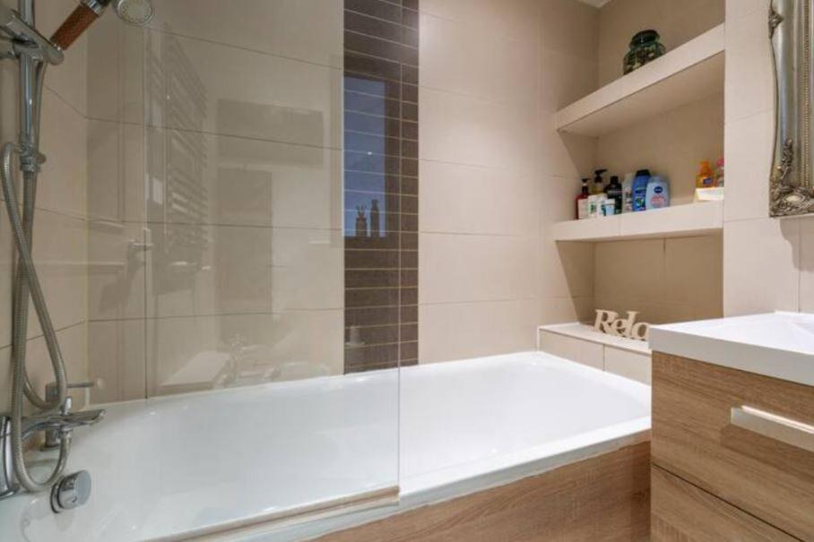 Appartamento Super Beautiful Three Bedroom *