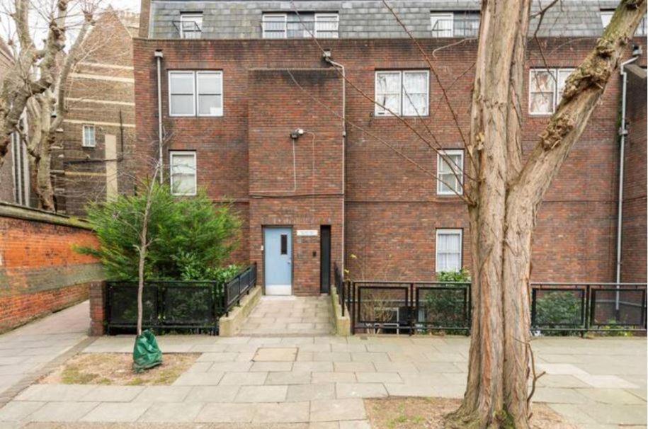 Super Beautiful Three Bedroom Londra