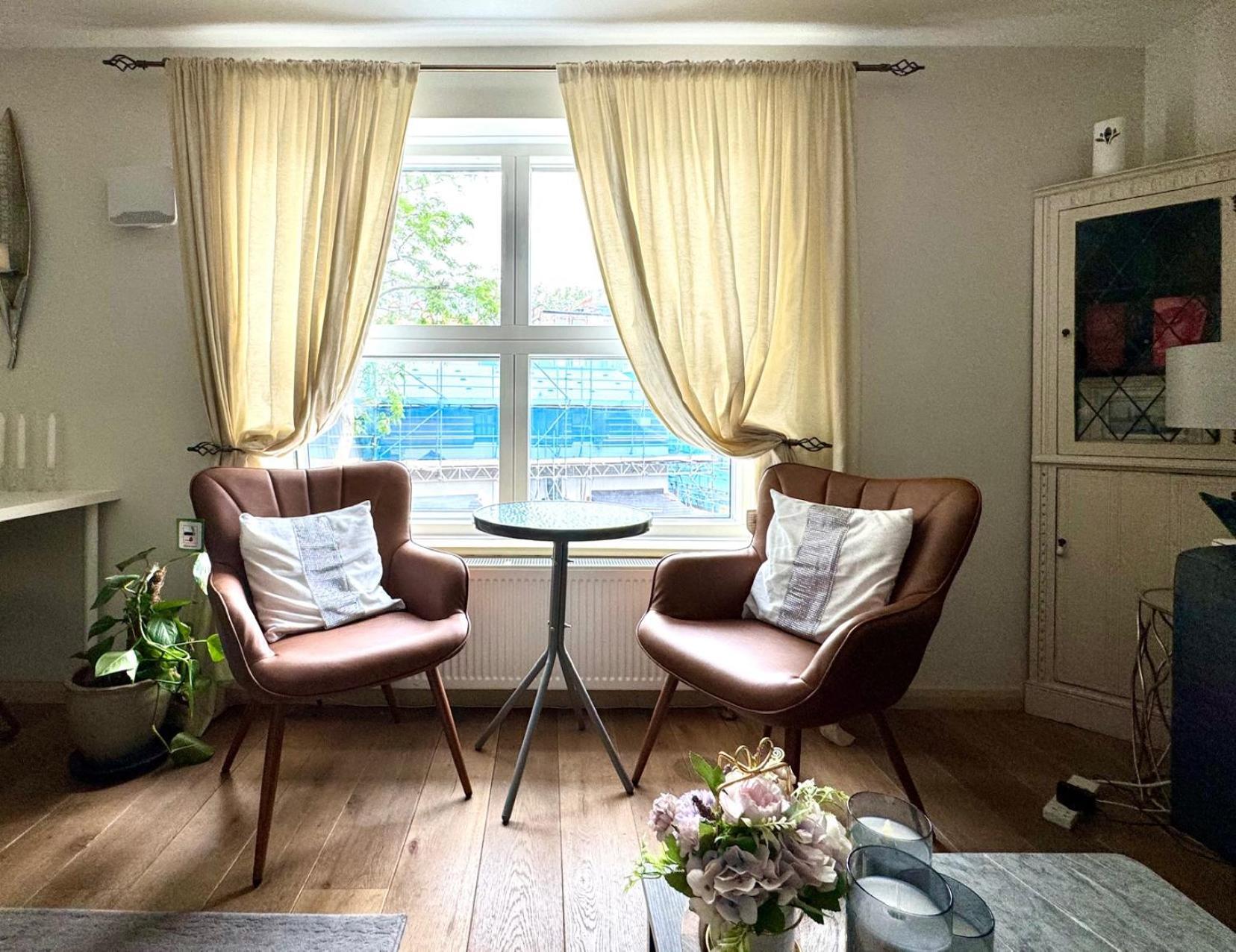 Super Beautiful Three Bedroom Londra